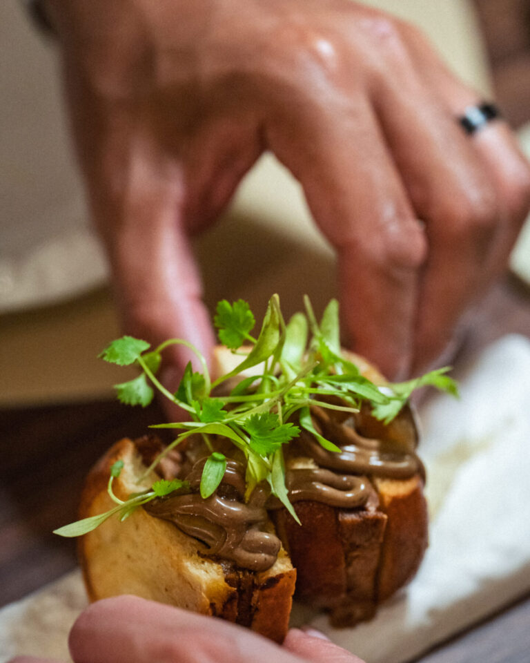BRIOCHE DE CARRILLADA GUISADA BRAISED PORK CHEEK BRIOCHE